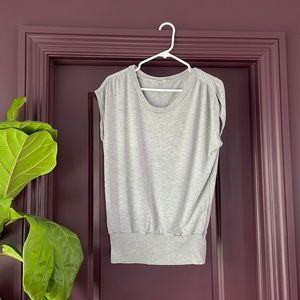 Elongated gray top